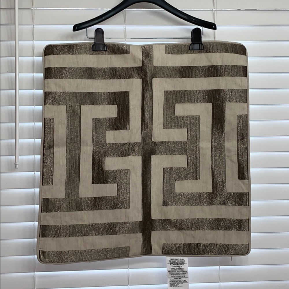 NWOT Villa Euro sham size 22”x22 “